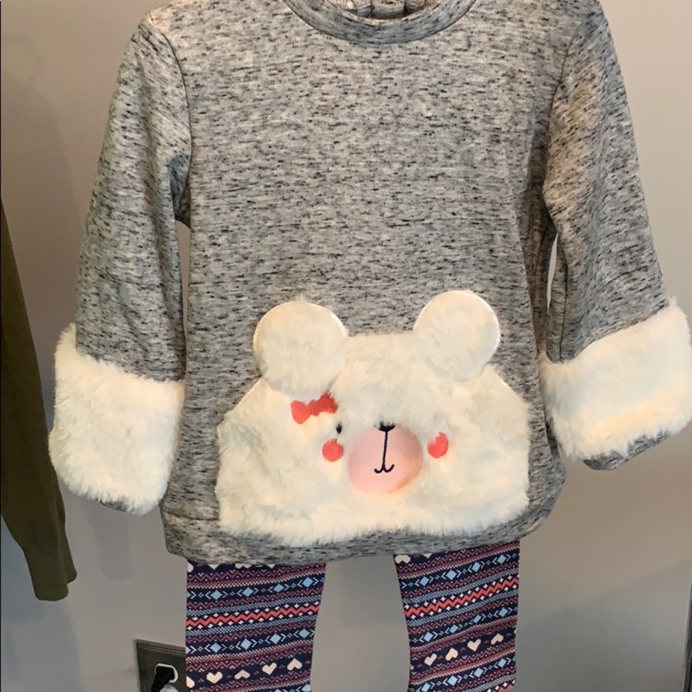Adorable girls faux fur sweatshirt and leggings